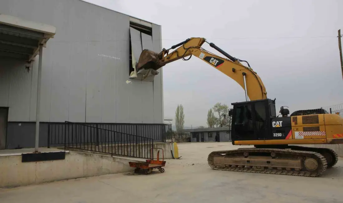 Nilüfer’de kaçak yapılaşmaya yönelik denetimler kapsamında, Yaylacık Mahallesi’nde bulunan 4