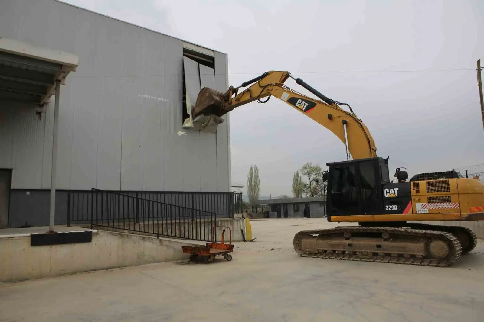 Nilüfer’de kaçak yapılaşmaya yönelik denetimler kapsamında, Yaylacık Mahallesi’nde bulunan 4