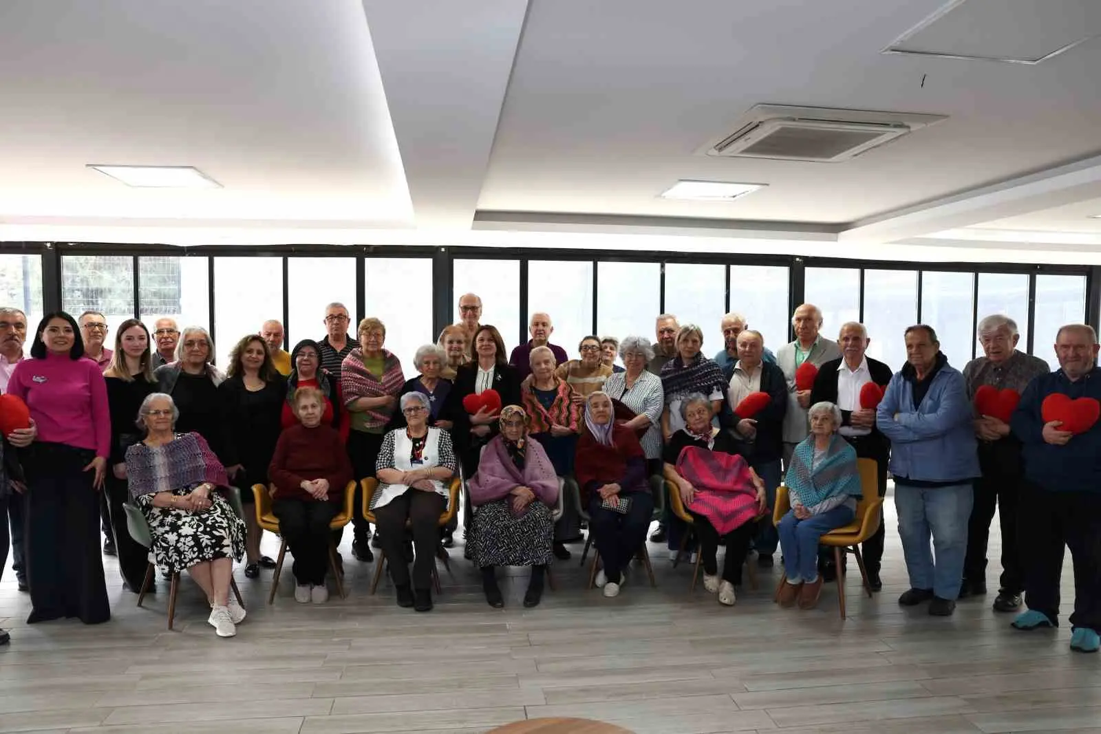 “Kalpten İlmekler İyilik Sahnesinde” projesi kapsamında Nilüferli kadınların hazırladığı el