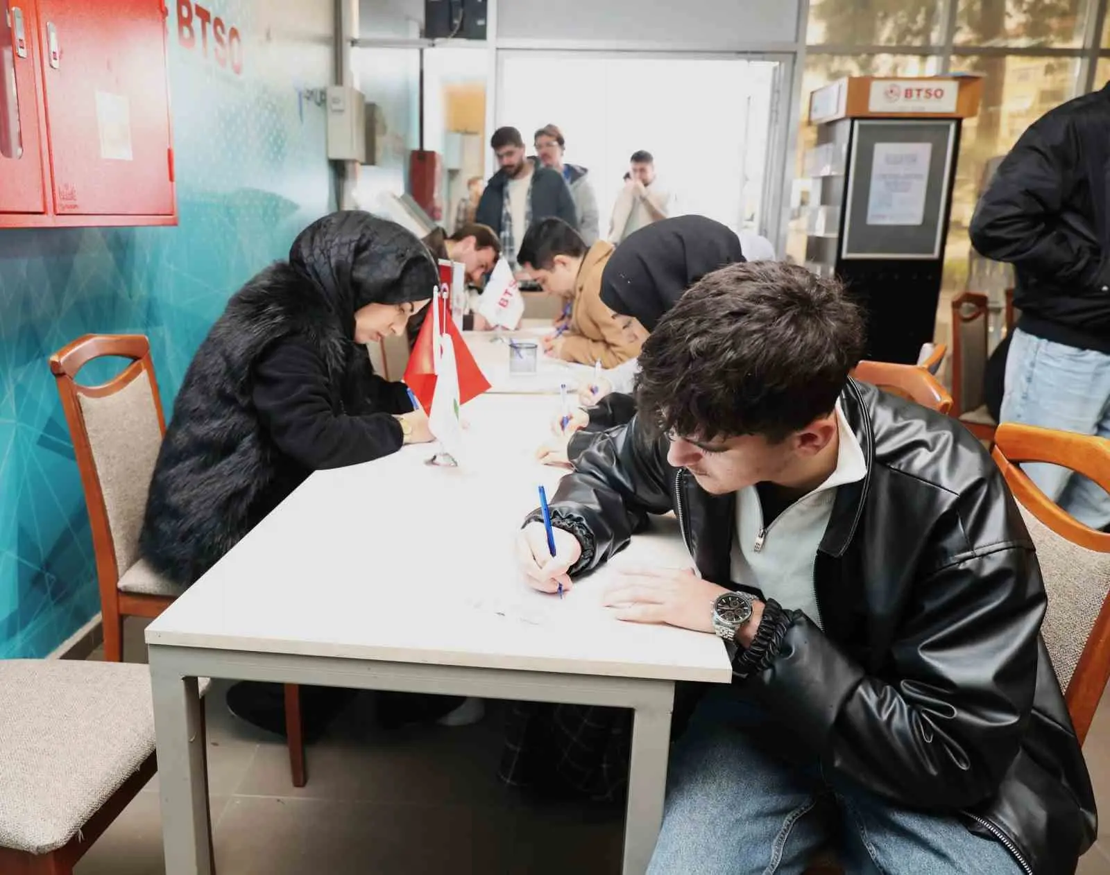 Osmangazi Belediyesi’nin her hafta düzenli olarak hayata geçirdiği istihdam buluşmaları,