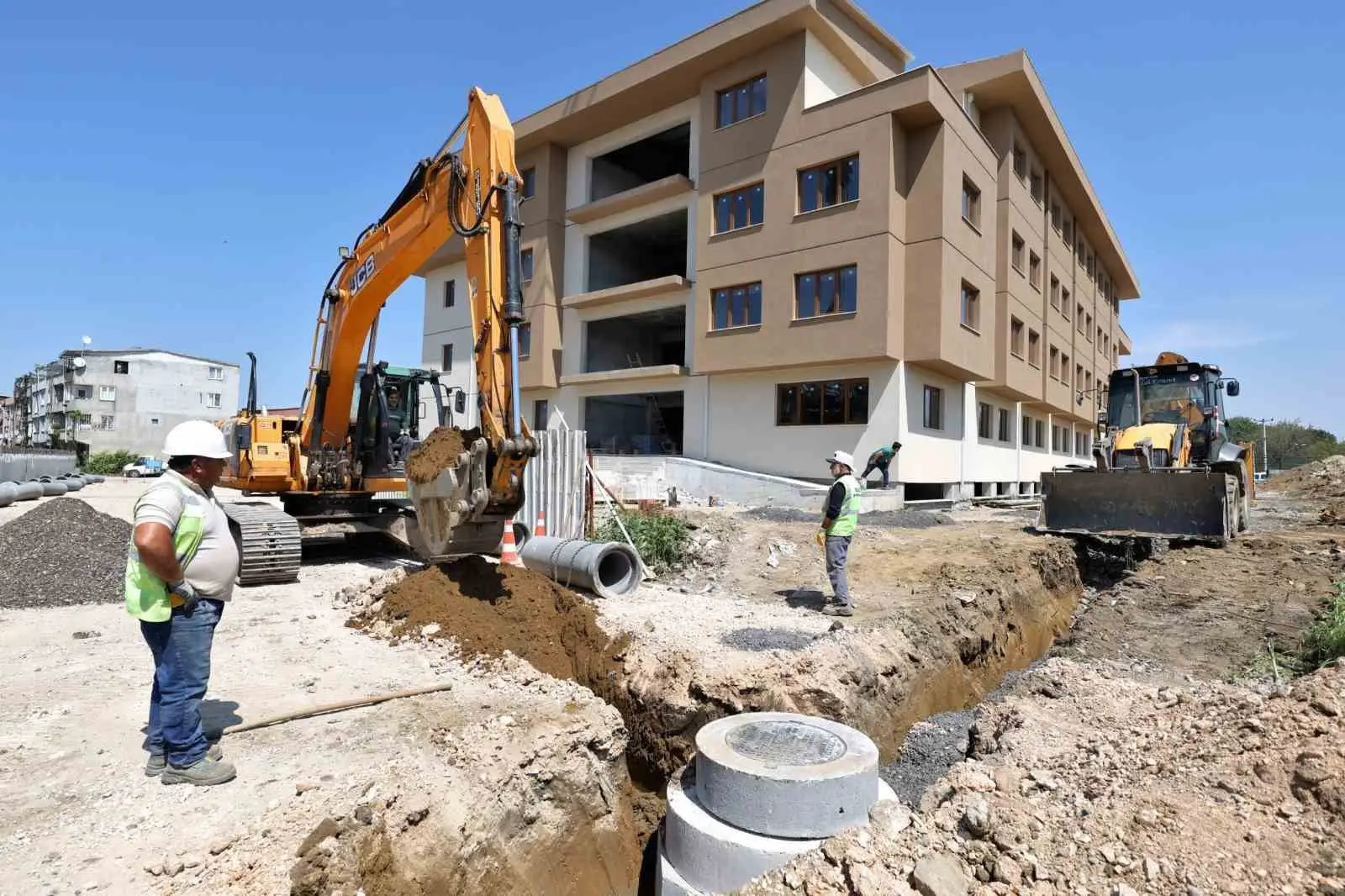 Bursa Büyükşehir Belediyesi’ne bağlı BUSKİ ekipleri, şehrin gelişen bölgelerinde altyapı