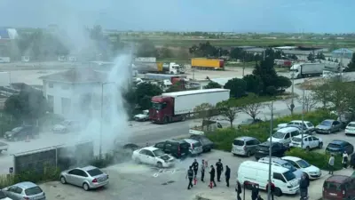 Bursa’nın Karacabey ilçesi Karacabey Devlet Hastanesi’nin otoparkında park halinde bulunan