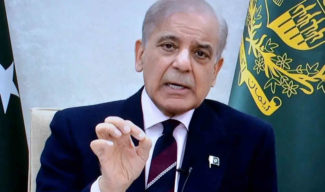 Pakistan Başbakanı Şahbaz Şerif ile İran Cumhurbaşkanı Mesud Pezeşkiyan bir