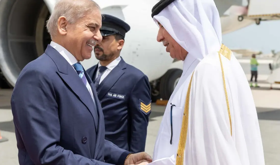 Pakistan Başbakanı Şahbaz Şerif, Suudi Arabistan’daki temaslarının ardından Katar’a geldi.