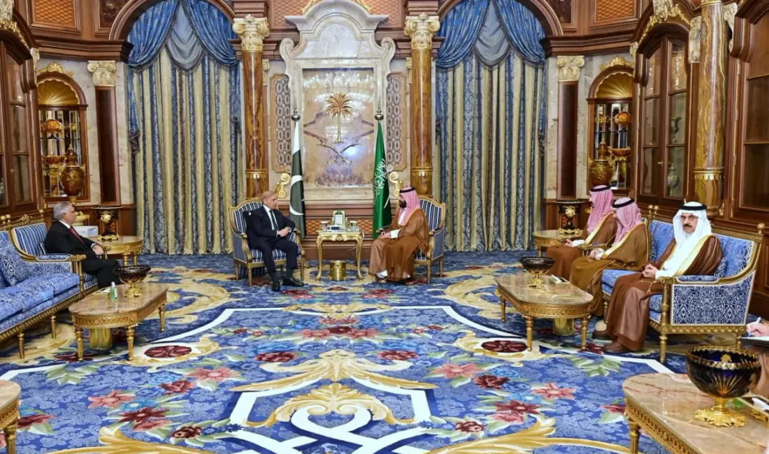 Pakistan Başbakanı Şahbaz Şerif ile Suudi Arabistan Veliaht Prensi Muhammed