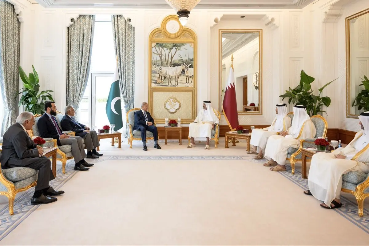 Pakistan Başbakanı Şahbaz Şerif, Katar Emiri Şeyh Tamim bin Hamad