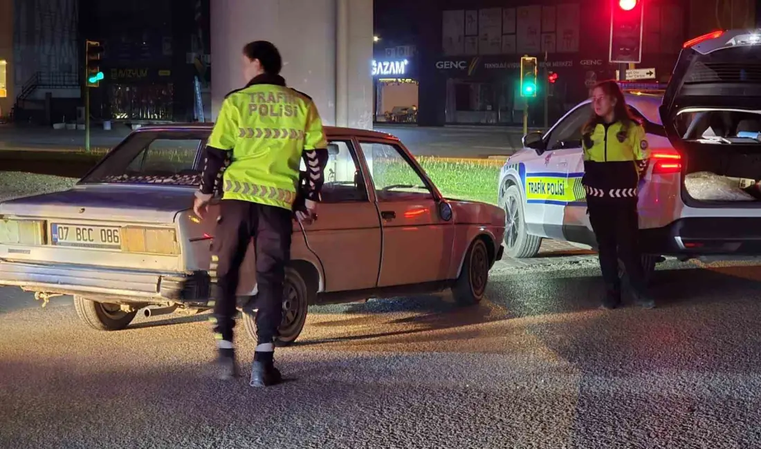 Bursa’nın İnegöl ilçesinde, polisin kovalamacası sonucu yakalanan alkollü sürücüye 400