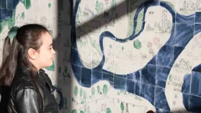 Nilüferli çocuklar, “Şehir Sen Kimsin?” atölyesinde yaptıkları seramik pano ile