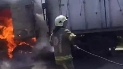 Bursa’nın İnegöl ilçesinde seyir halinde olan tır alev alev yandı.