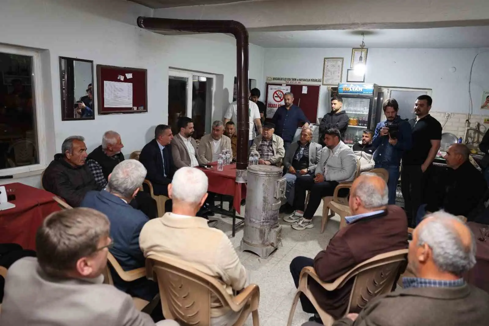 Şehzadeler Belediye Başkanı Hakan Şimşek, mahalle ziyaretlerini sürdürerek Halıtlı ve