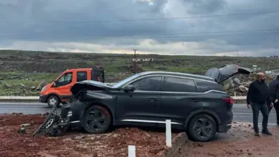 Şanlıurfa’nın Siverek ilçesinde iki otomobilin çarpışması sonucu meydana gelen trafik