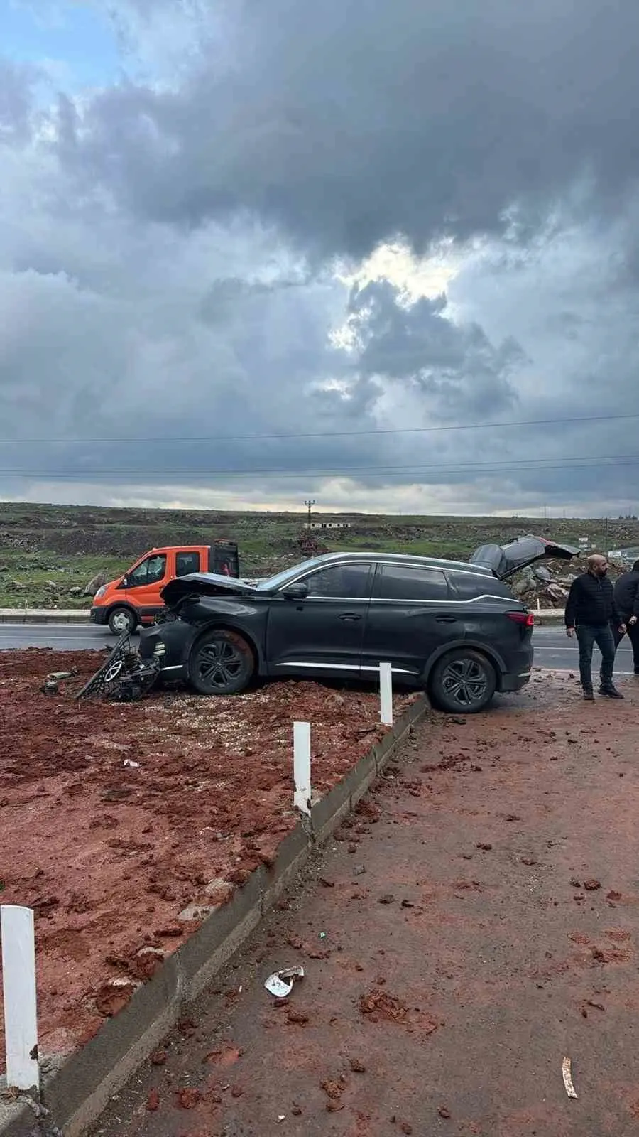 Şanlıurfa’nın Siverek ilçesinde iki otomobilin çarpışması sonucu meydana gelen trafik