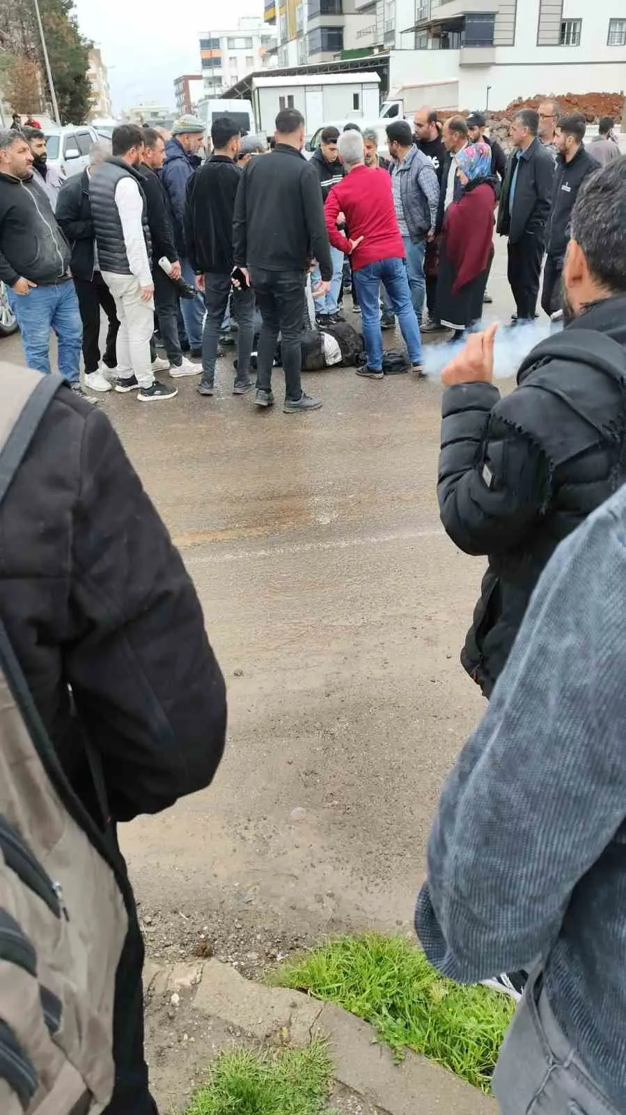 Şanlıurfa’nın Siverek ilçesinde otomobilin çarptığı 14 yaşındaki kız çocuğu ağır