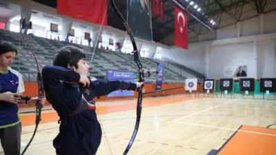 İnegöl Belediyesi 9. Okullar Arası Spor Festivali kapsamında okçuluk branşı