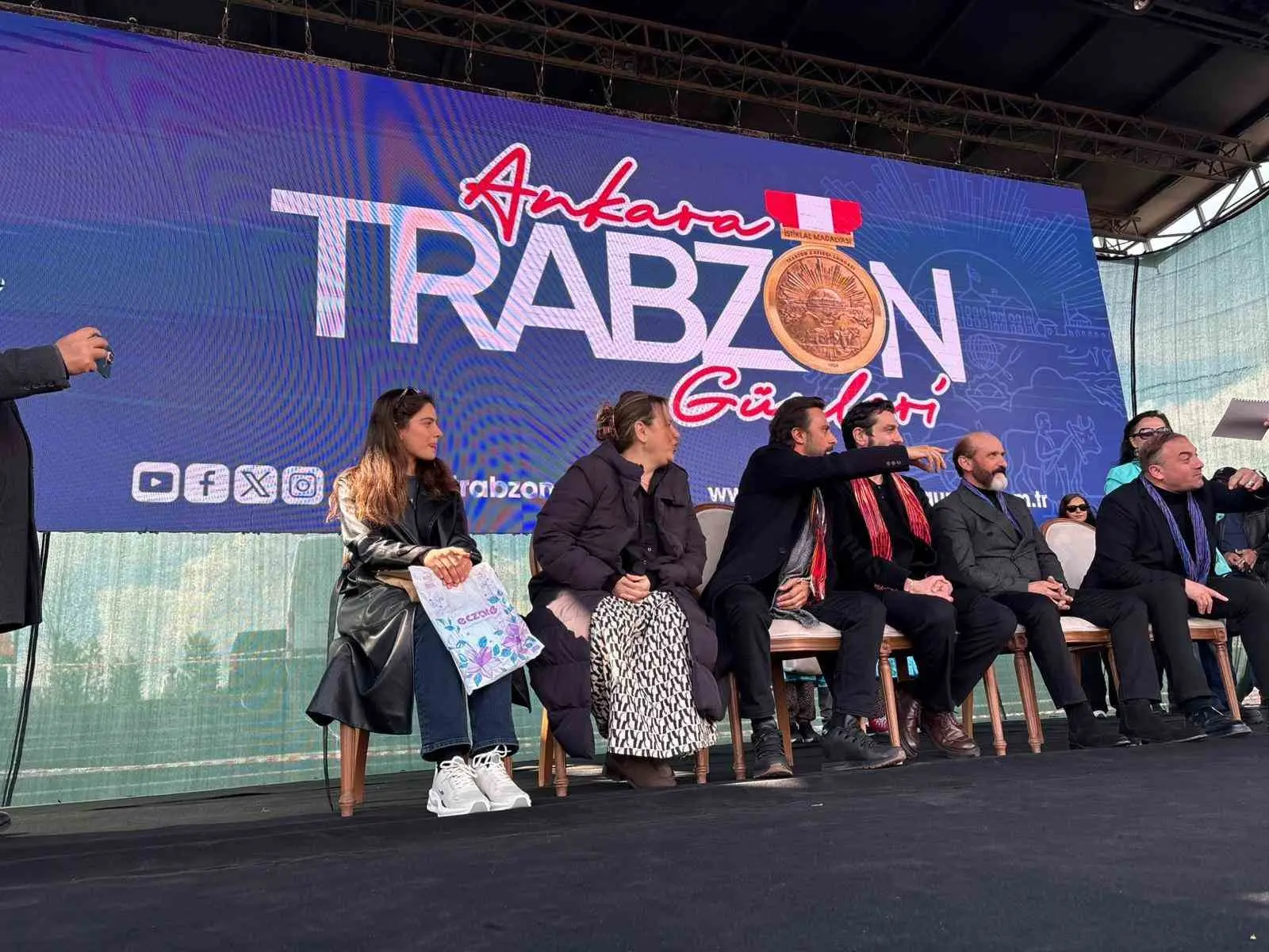 Ankara’da düzenlenen Trabzon Günleri etkinliği, ‘Taşacak Bu Deniz’ dizisinin oyuncularını