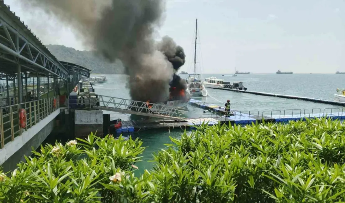 Tayland’daki turistik Phuket Adası’nda iskelede bulunan bir teknede meydana gelen