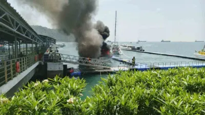 Tayland’daki turistik Phuket Adası’nda iskelede bulunan bir teknede meydana gelen