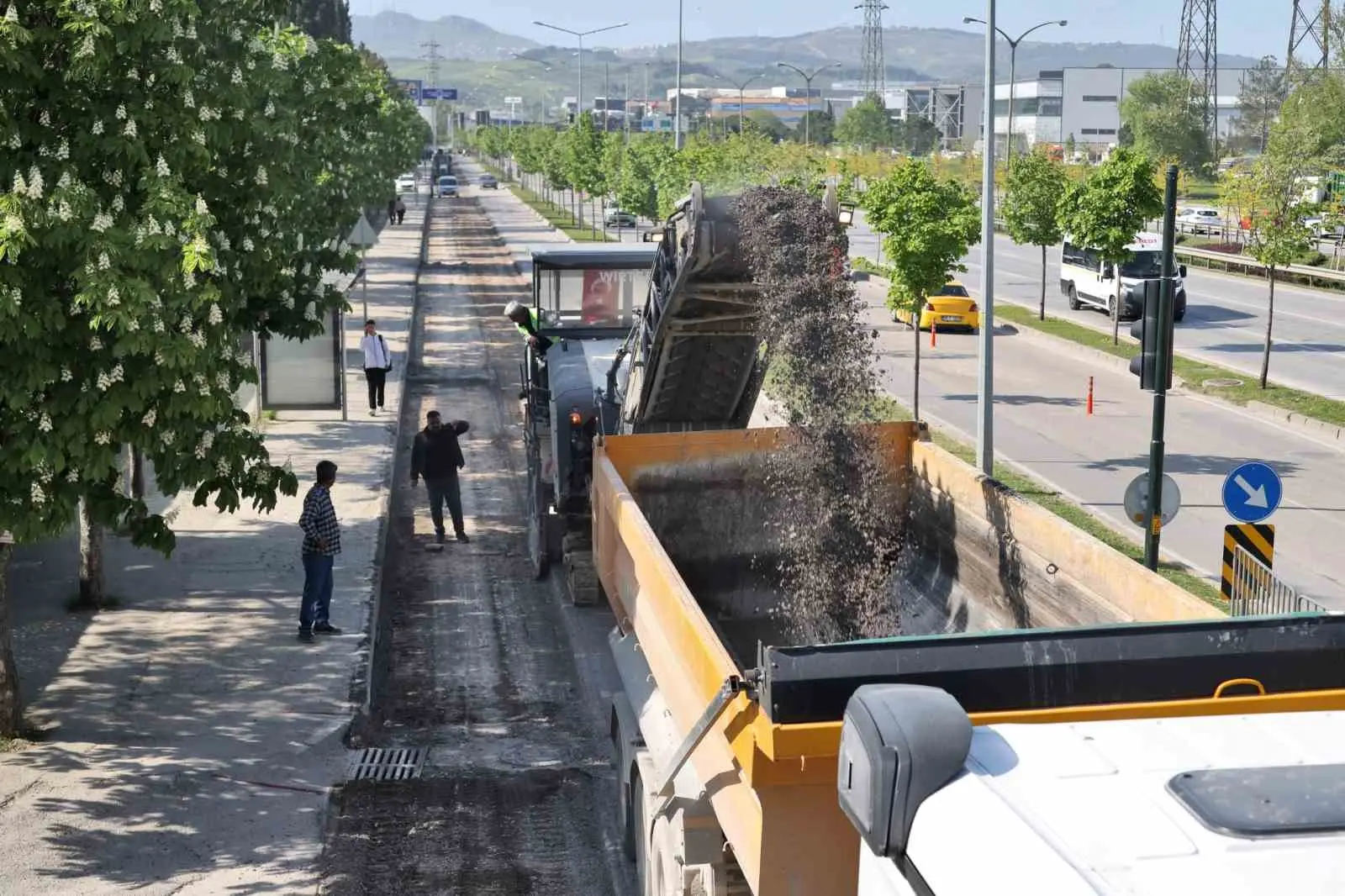 Bursa’da şehrin 17 ilçesinde ulaşım yatırımlarını hız kesmeden sürdüren Bursa
