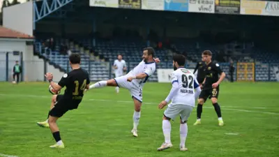 TFF 2. Lig Beyaz Grup 33. haftasında Karacabey Belediyespor, sahasında