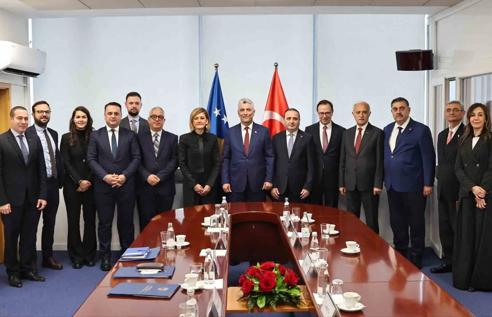 Ticaret Bakanı Ömer Bolat temaslarda bulunmak üzere geldiği Priştine’de Kosova
