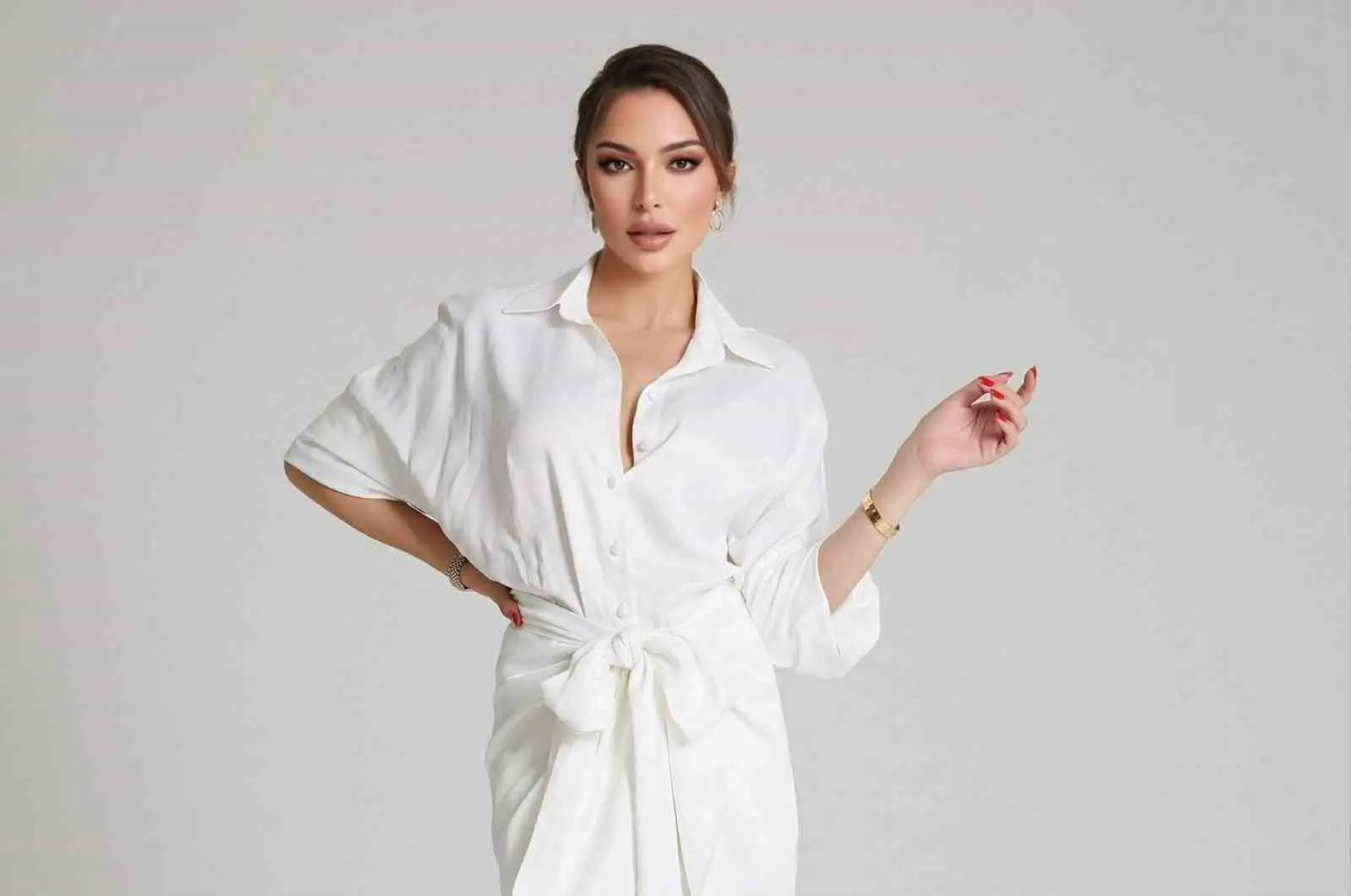 Ünlü model ve sunucu Tuğçe Aral, yeni magazin programıyla NR1