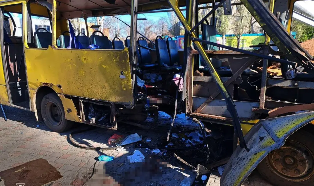 Rus güçleri, Ukrayna’nın Dnipropetrovsk bölgesine bağlı Nikopol şehrinde bir otobüse