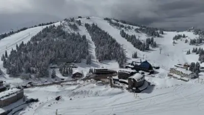 Türkiye’nin kış turizm merkezlerinden başında gelen Uludağ’da 1 Nisan’da kar