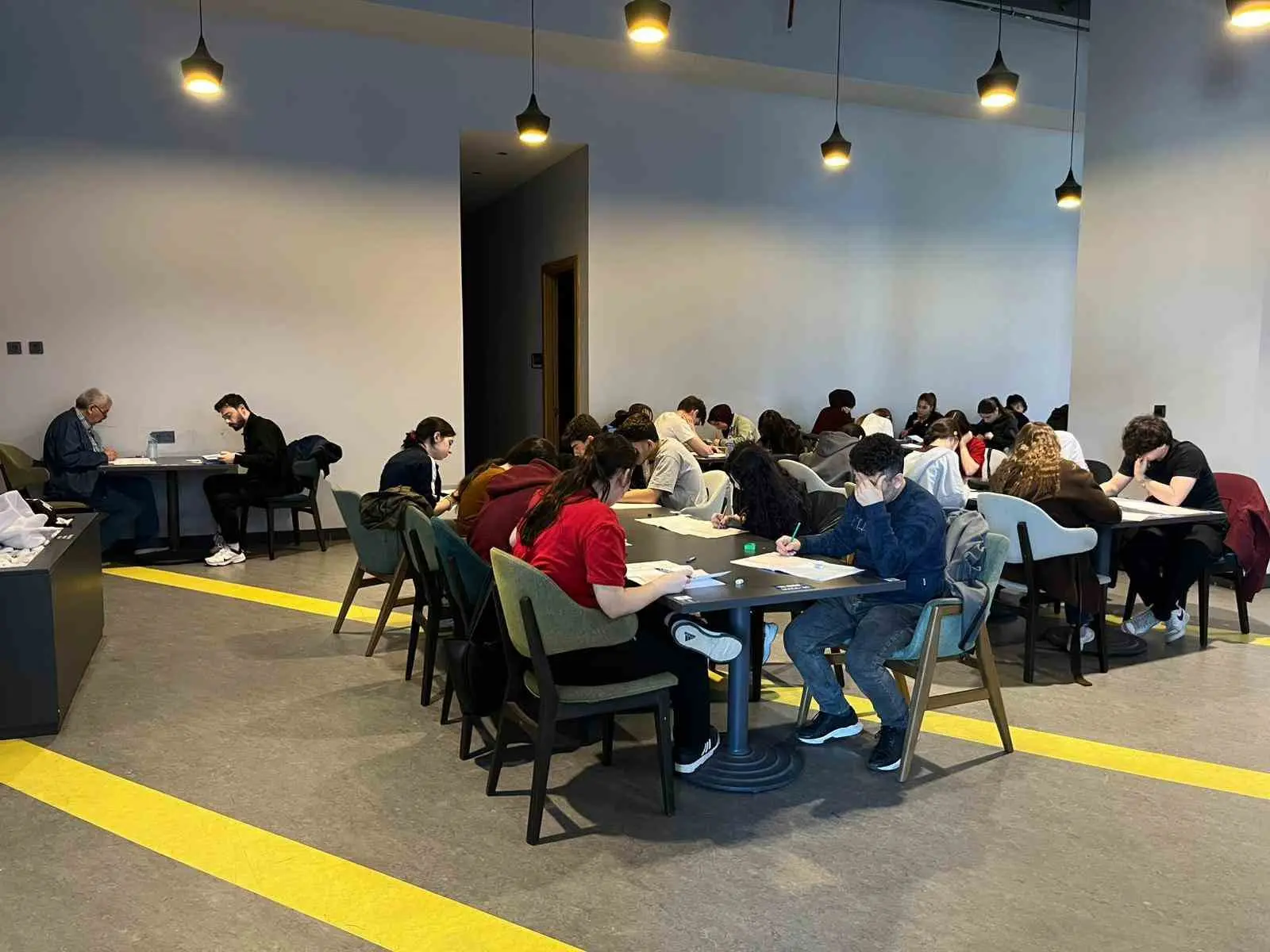 Yıldırım Belediyesi, üniversite hayali kuran öğrenciler için ücretsiz deneme sınavı