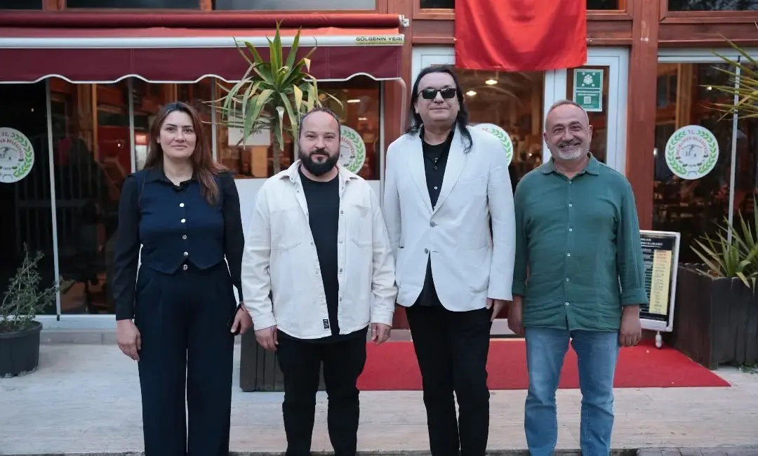 Ünlü sanatçı Gökhan Kırdar, Aydın’da düzenlenen Ege Kariyer Fuarı’na (EGEKAF)