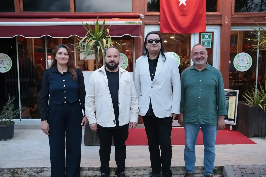 Ünlü sanatçı Gökhan Kırdar, Aydın’da düzenlenen Ege Kariyer Fuarı’na (EGEKAF)