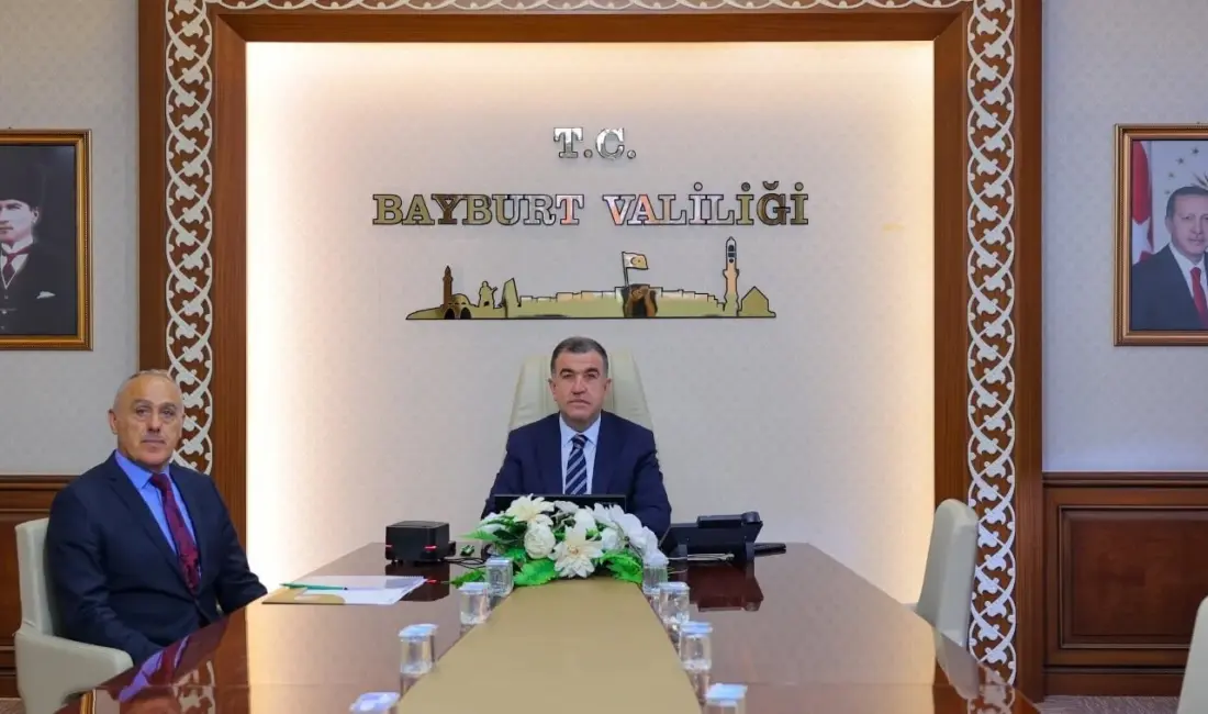 Bayburt Valisi Mustafa Eldivan, İçişleri Bakanı Mustafa Çiftçi ile Aile