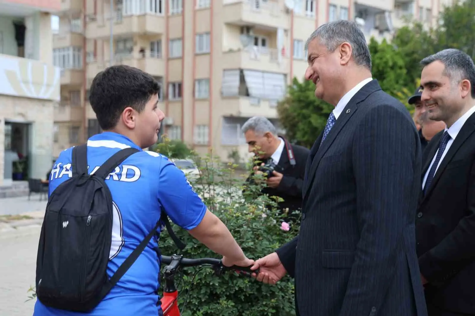 ADANA (İHA) – Adana Valisi Mustafa Yavuz, Kozan ilçesinde vatandaşlarla