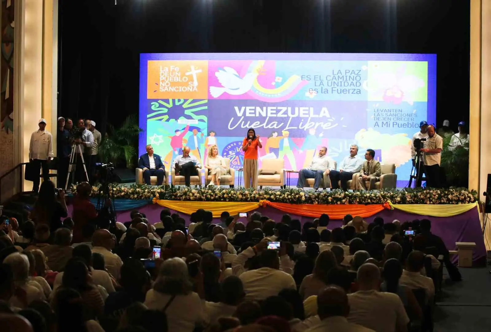 Venezuelalılar, ABD’nin ülkelerine yönelik uyguladığı binden fazla yaptırımın kaldırılması için