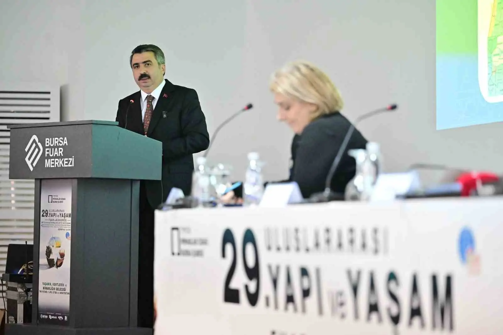Yıldırım Belediyesi, kentsel dönüşüm çalışmalarını aralıksız sürdürüyor. Yıldırım’ın dört bir