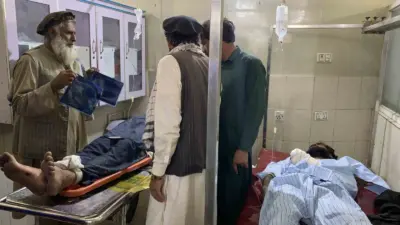 Afganistan’da Pakistan’dan dönen mültecileri taşıyan bir kamyonun devrilmesi sonucu 22