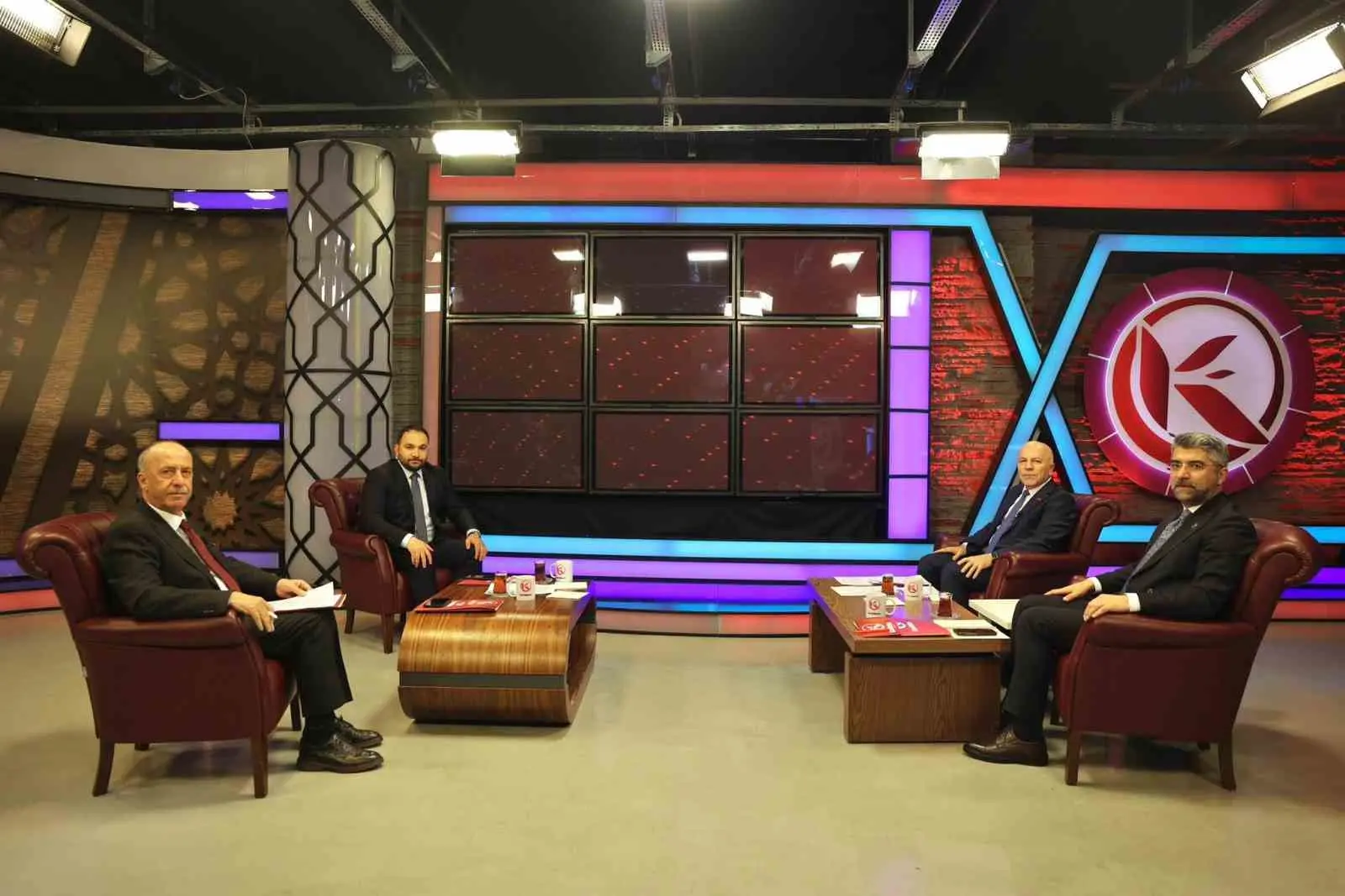 Kardelen TV’de Esat Bindesen ve Soner İstanbullu’nun sunduğu “Analiz” programına