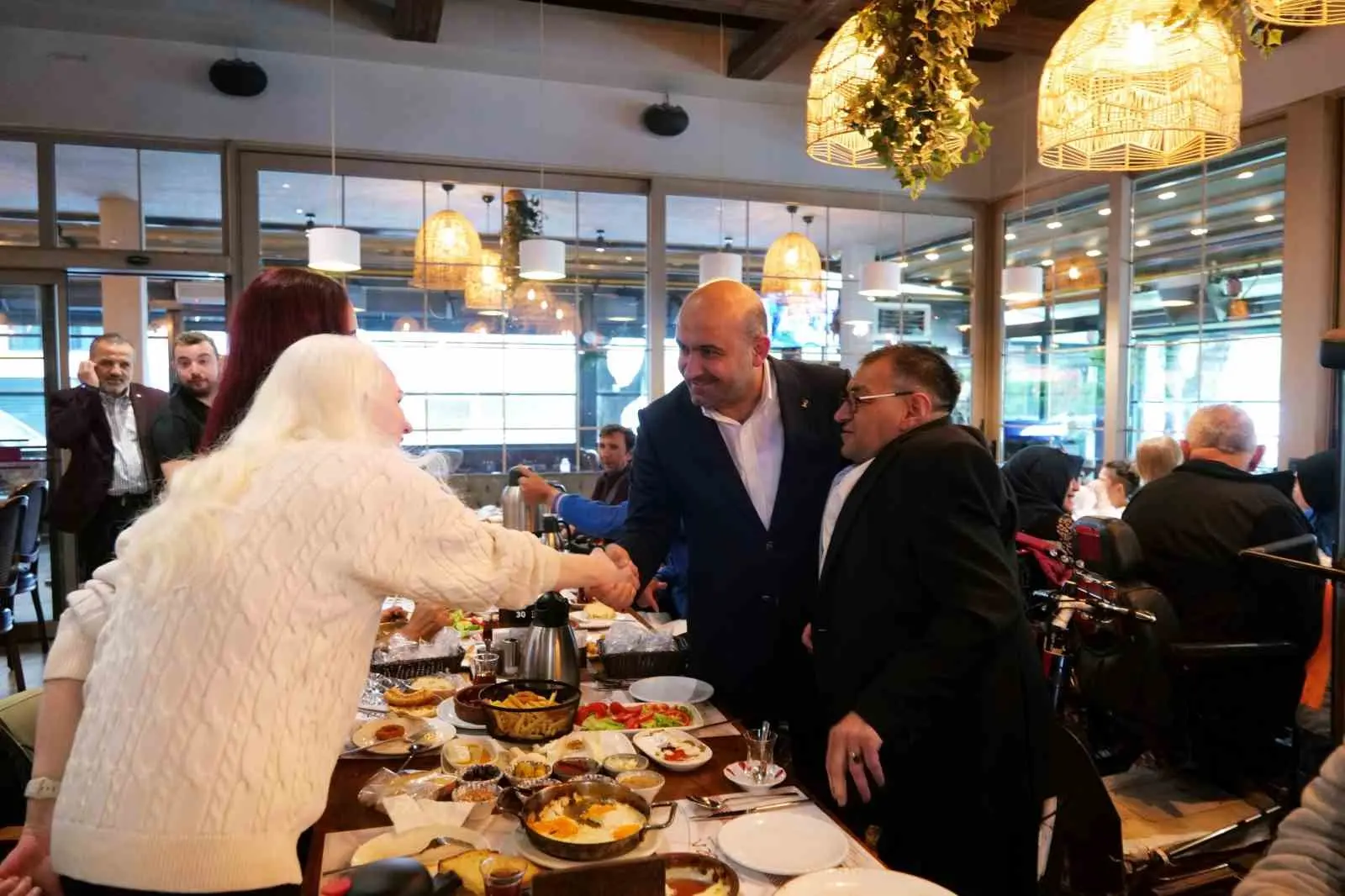 AK Parti Eskişehir İl Başkanı Gürhan Albayrak, engelli bireyler ile