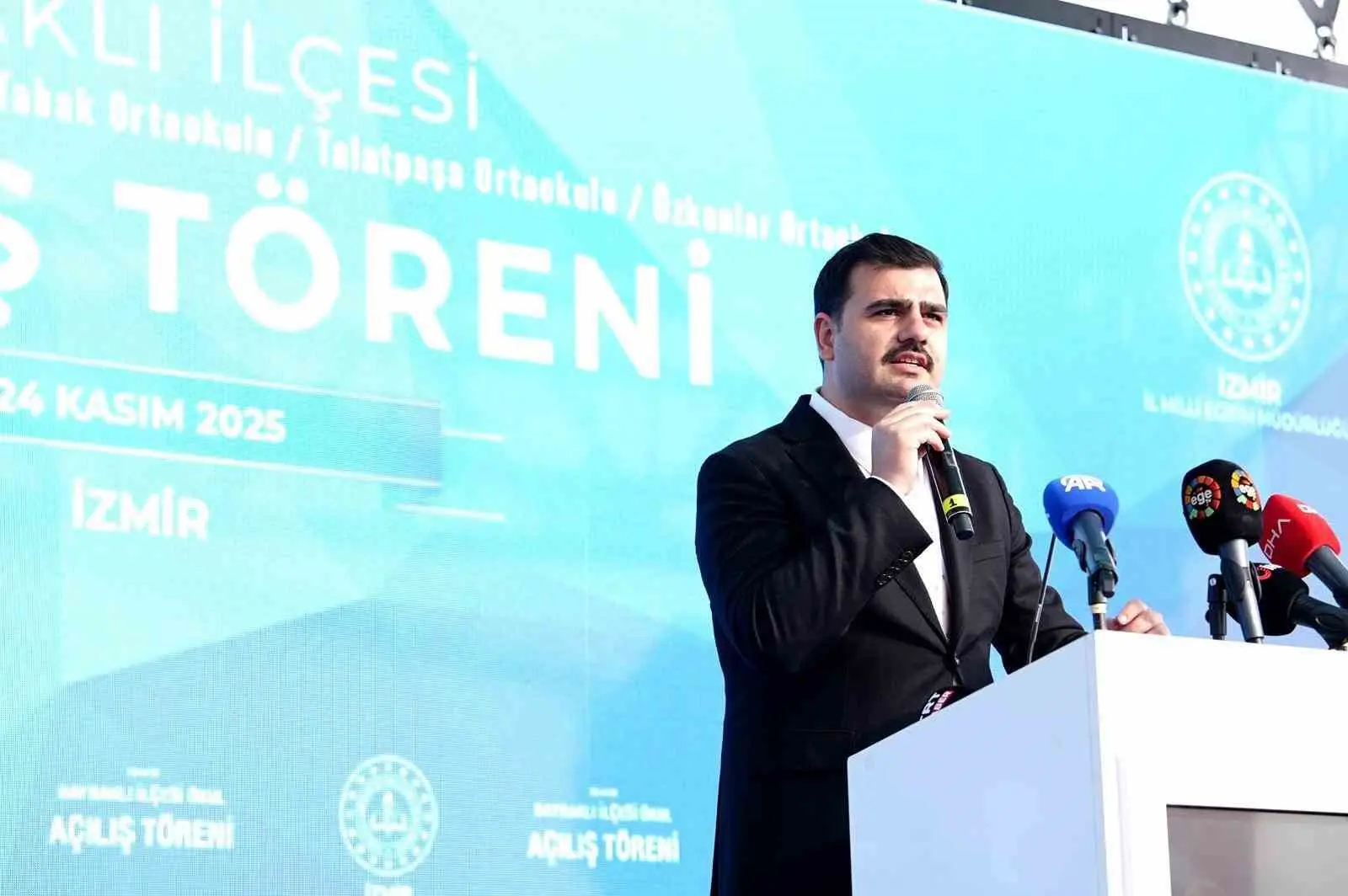 AK Parti Genel Sekreteri ve İzmir Milletvekili Eyyüp Kadir İnan,
