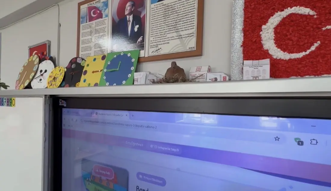 Bursa’nın Mustafakemalpaşa ilçesinde bir ilkokul sınıfında yaşanan sıra dışı olay,