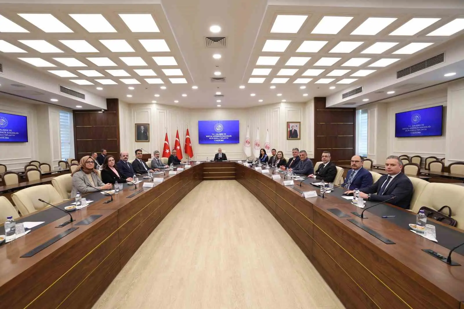 Çalışma ve Sosyal Güvenlik Bakanı Vedat Işıkhan yapay zeka hakkında,