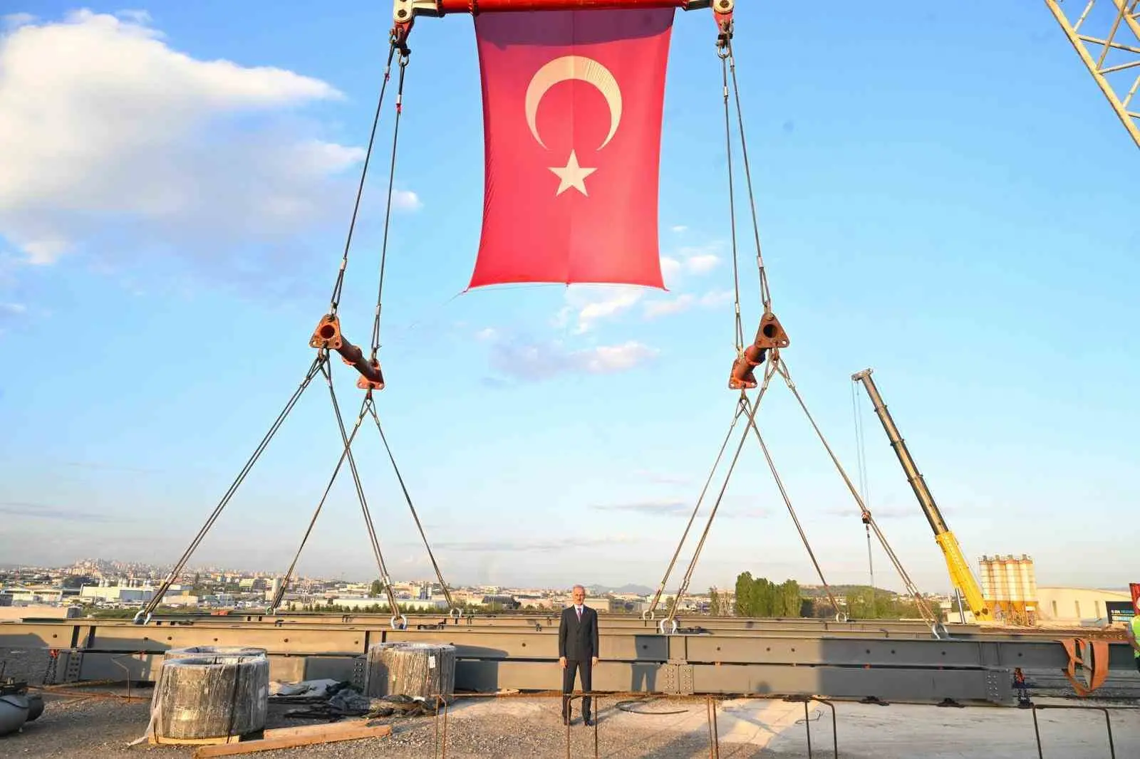 Ankara’daki Etimesgut Havalimanı’nda yürütülen çalışmaları yerinde inceleyen Ulaştırma ve Altyapı