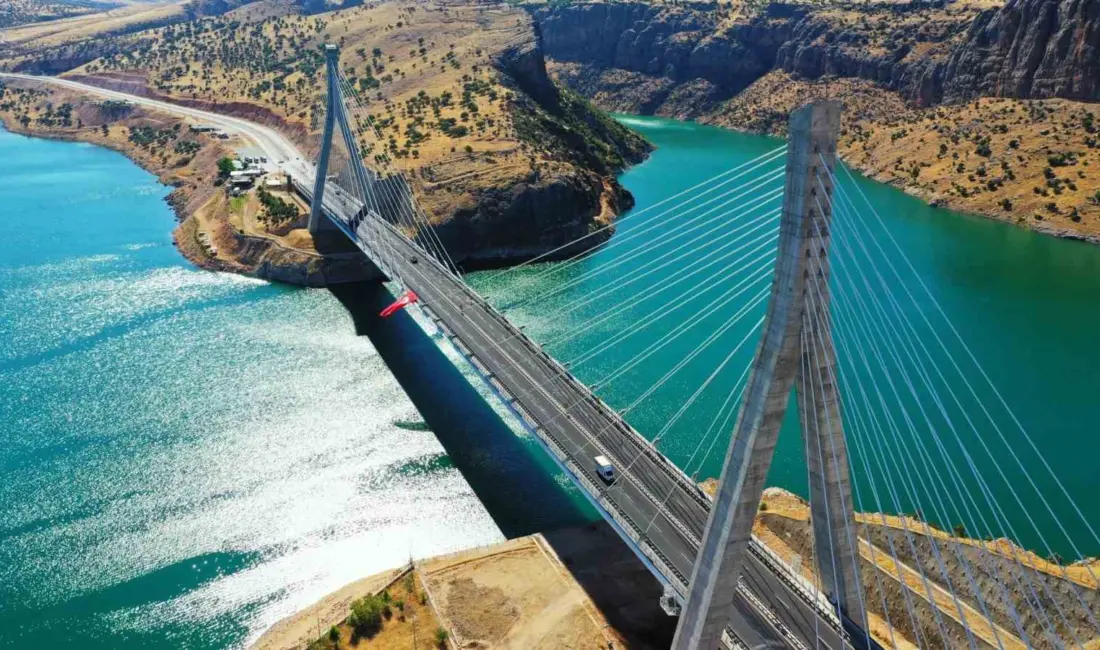 Ulaştırma ve Altyapı Bakanı Abdulkadir Uraloğlu, Doğu’nun Boğaz Köprüsü olarak