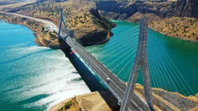 Ulaştırma ve Altyapı Bakanı Abdulkadir Uraloğlu, Doğu’nun Boğaz Köprüsü olarak