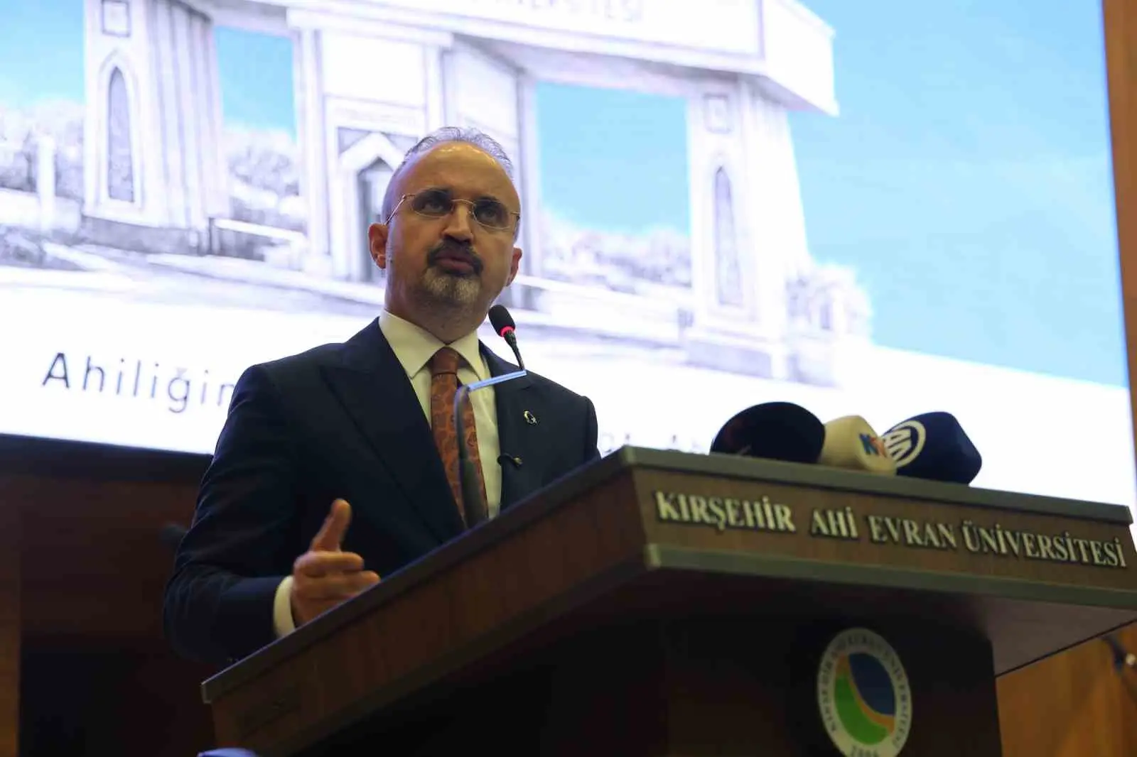KIRŞEHİR (İHA) – İçişleri Bakan Yardımcısı Bülent Turan, teknolojiyle birlikte