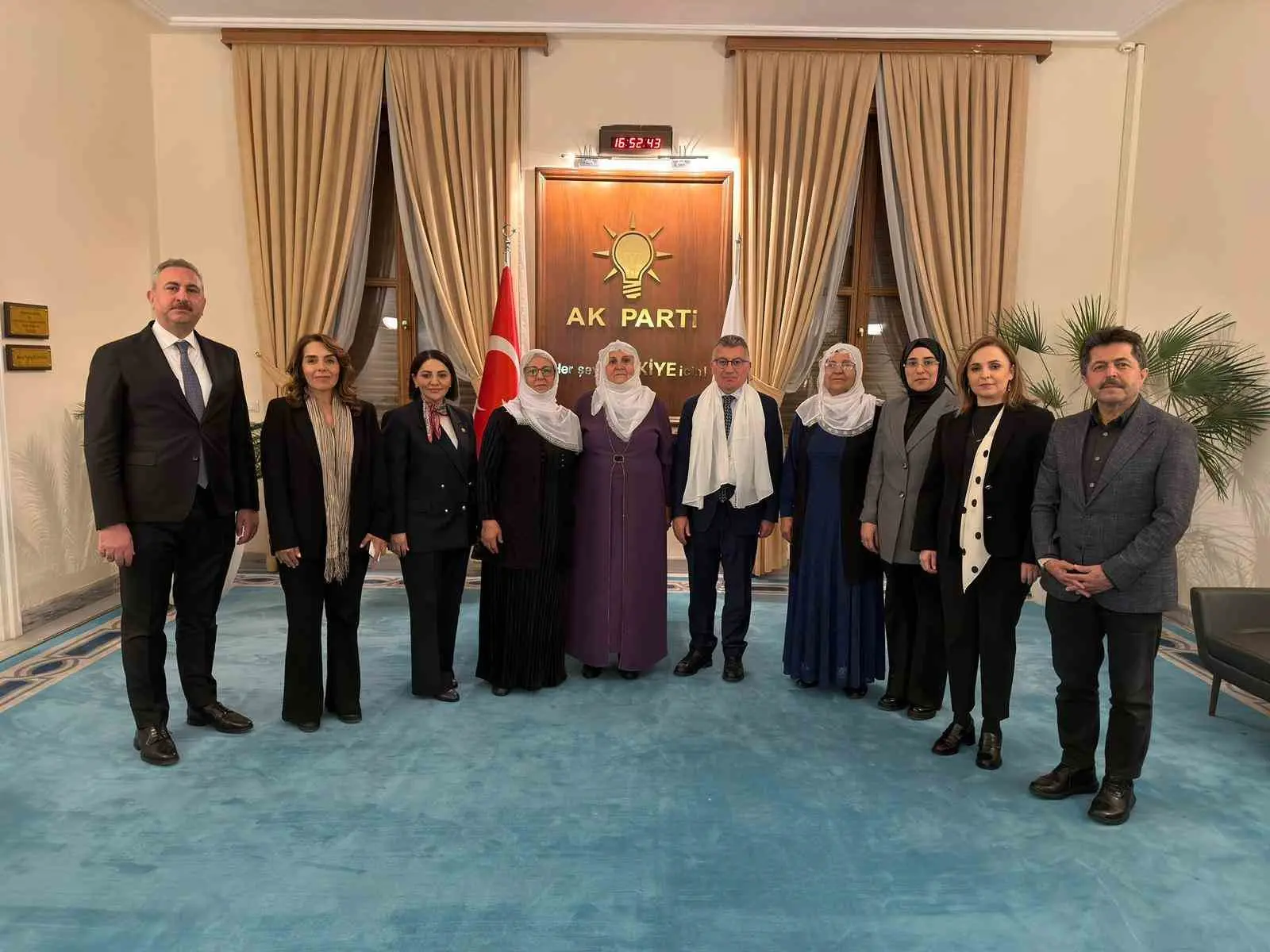 “Barış Anneleri” ve DEM Partili milletvekillerinden oluşan heyet, TBMM AK
