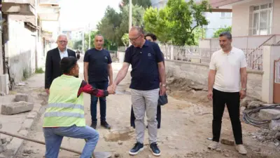 Turgutlu Belediye Başkanı Çetin Akın, ilçede devam eden altyapı çalışmalarını