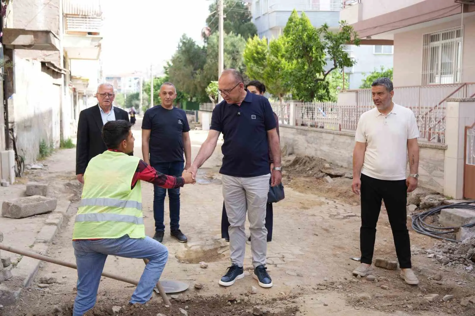 Turgutlu Belediye Başkanı Çetin Akın, ilçede devam eden altyapı çalışmalarını