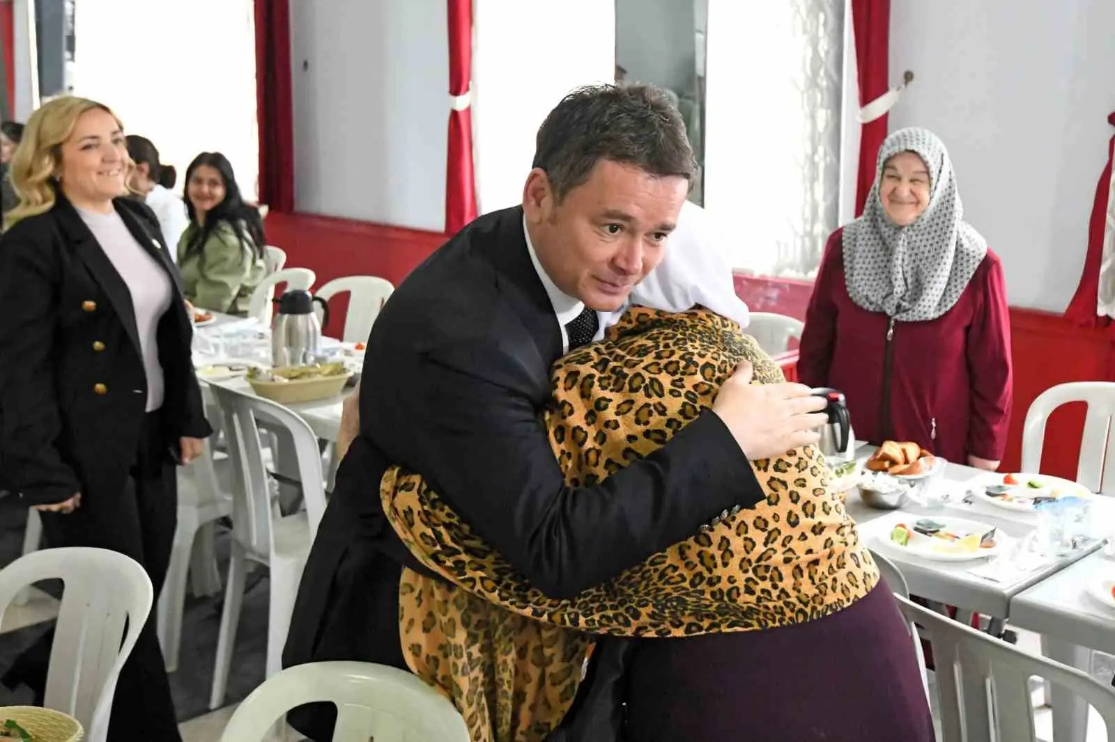 Osmangazi’de yerel yönetim ile vatandaşın doğrudan temasını güçlendiren buluşmalara bir