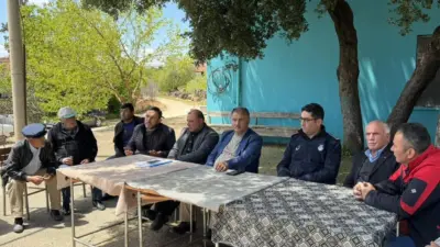 Beyağaç Belediye Başkanı Sezayi Pütün, Kapuz Mahallesi sakinleriyle bir araya