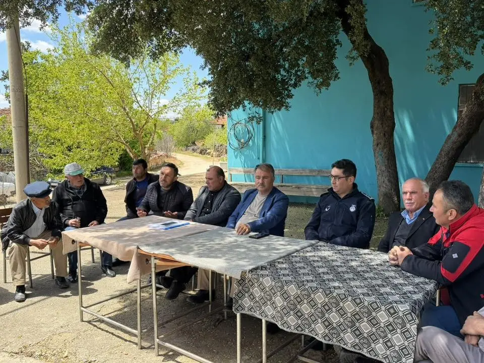 Beyağaç Belediye Başkanı Sezayi Pütün, Kapuz Mahallesi sakinleriyle bir araya